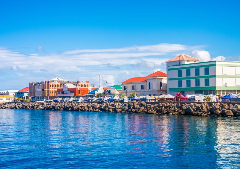 摄图网_505514257_多米尼克海岸的多彩建筑和多（企业商用） (1)