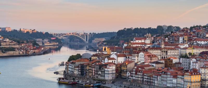 摄图网_501347779_wx_里斯本杜罗河利贝拉码头城市风光（企业商用）